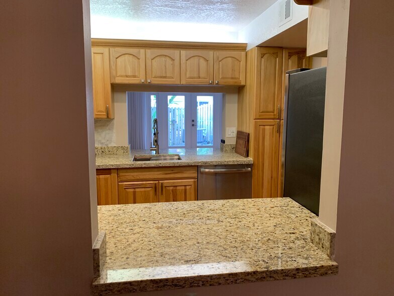 Kitchen facing Living Room - 921 SE 13th St