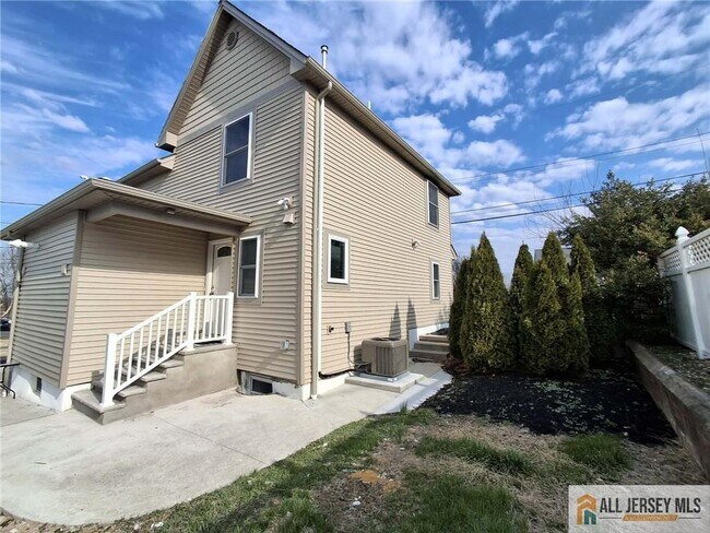 Building Photo - 49 Hillside Ave