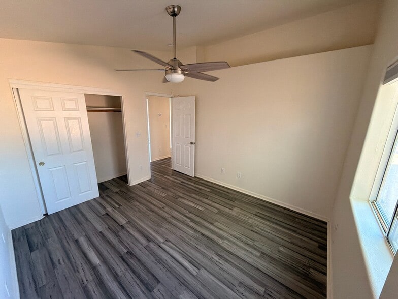 Building Photo - 5411 Baileya Ave