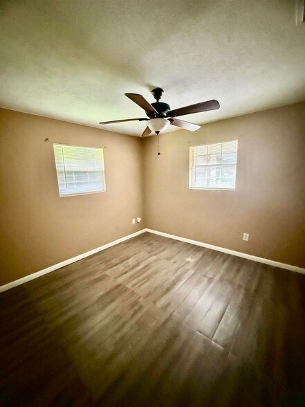 Building Photo - 4631 Inwood Dr