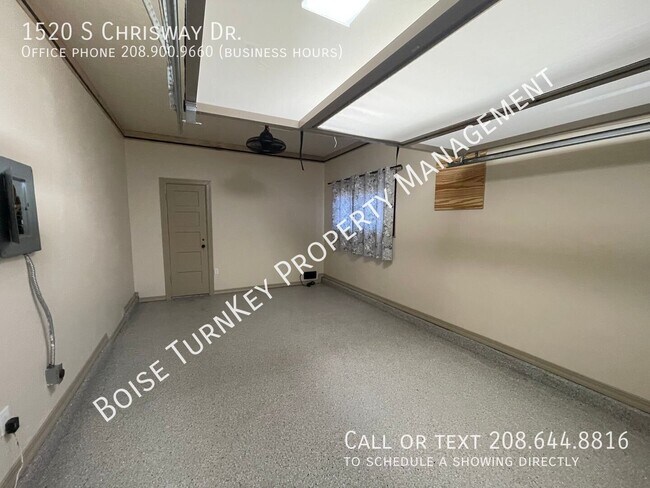 Building Photo - 1520 Chrisway Dr