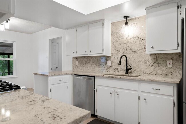 Building Photo - 2624 Barton Hills Dr