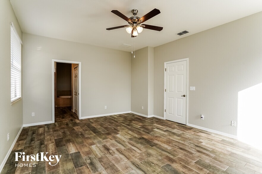 Building Photo - 1829 NW 23rd Ave