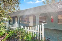 Building Photo - ST PETE APARTMENT FOR RENT!!