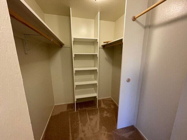 Building Photo - TOP FLOOR 1BD/1BATH Condo Available For Rent at the Watergate Community in Emeryville!!!!