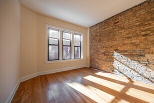 Building Photo - 3523 N Racine Ave