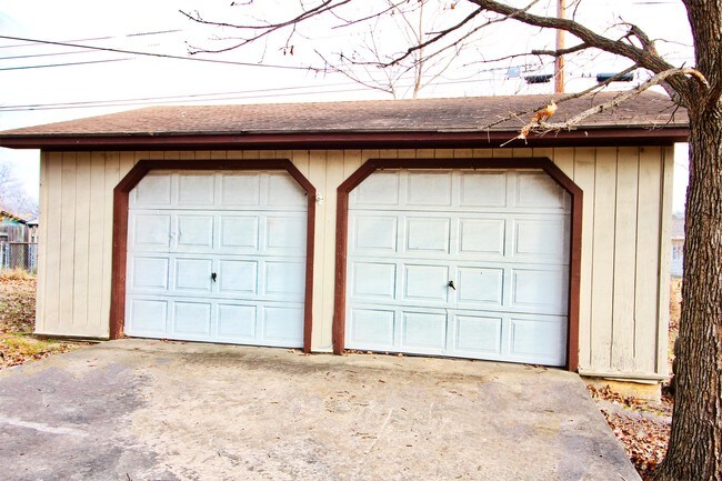 Building Photo - 7917 Hermitage Dr