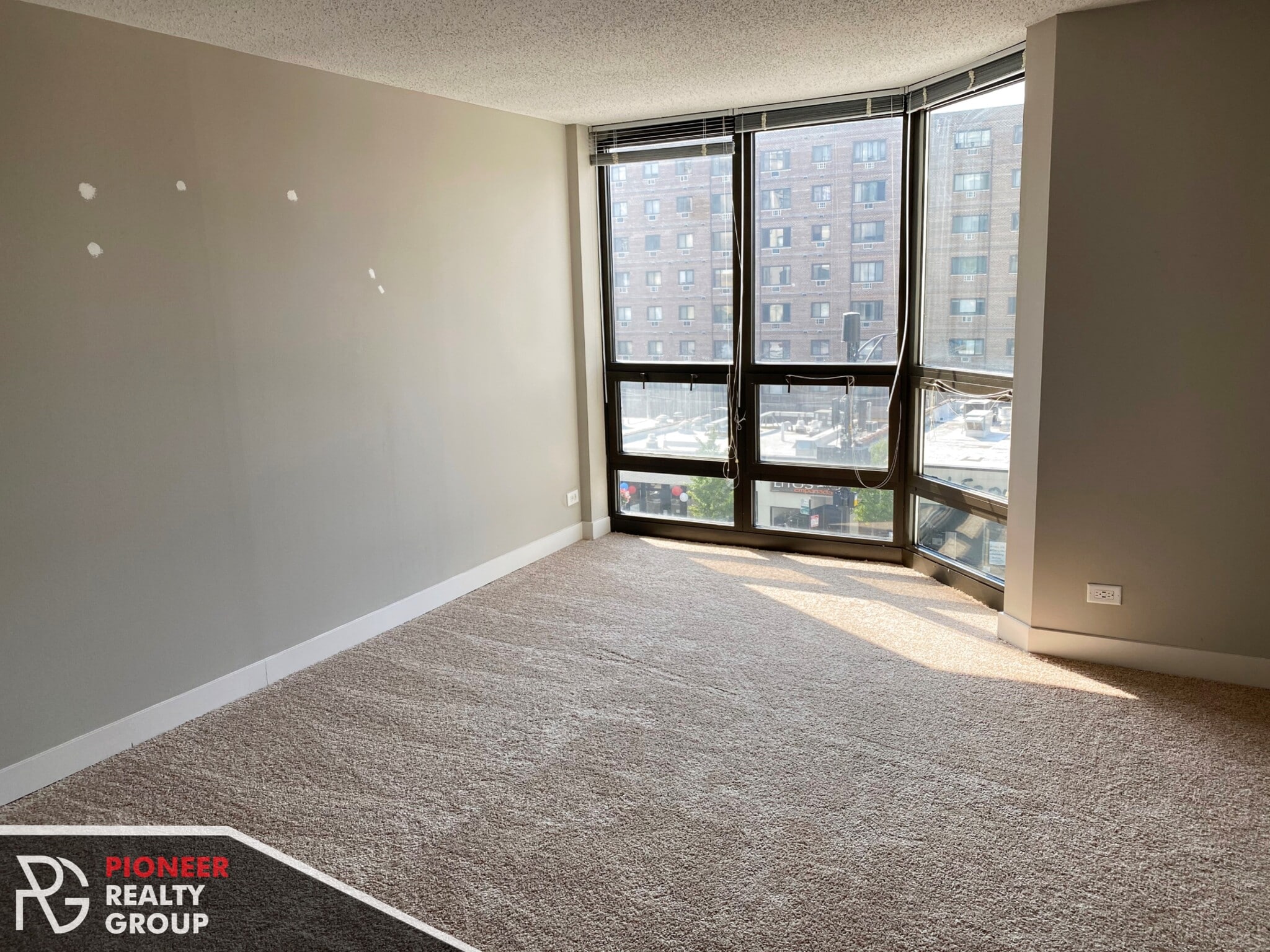 Building Photo - 2551 N Clark St