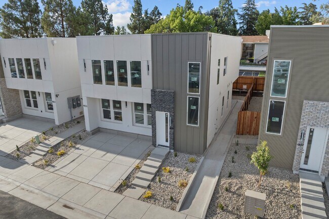 Building Photo - Charming 1-Bed Studio in Convenient  Sacramento Location - Modern Living!
