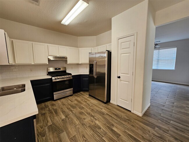 Building Photo - 2919 Desert Oasis Ln