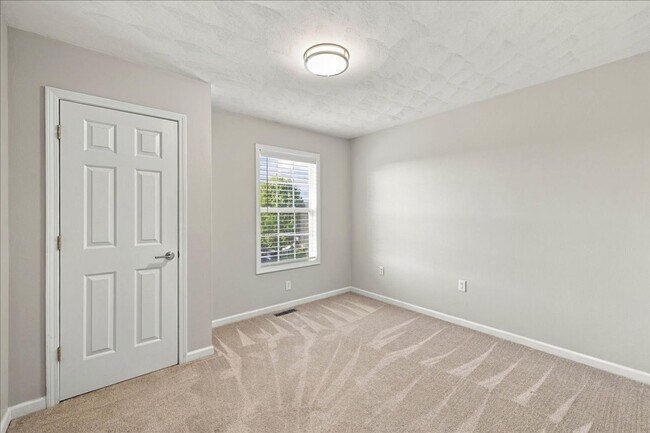 Building Photo - 170 Wistaria Dr
