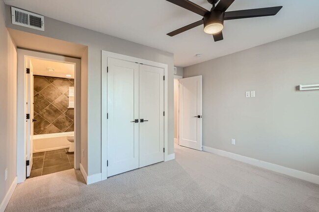 Building Photo - Stunning 3-Bedroom, 3.5-Bathroom Townhouse...