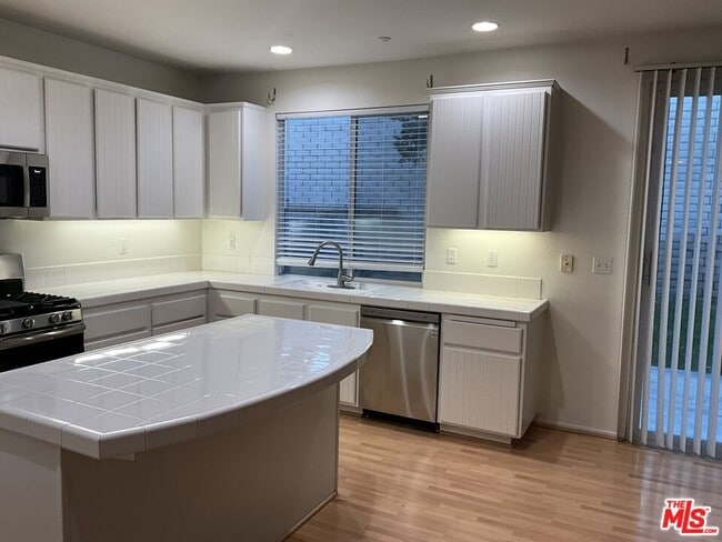 Building Photo - 57 Bayview Dr