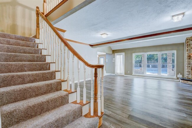 Building Photo - 6502 Inverness Way