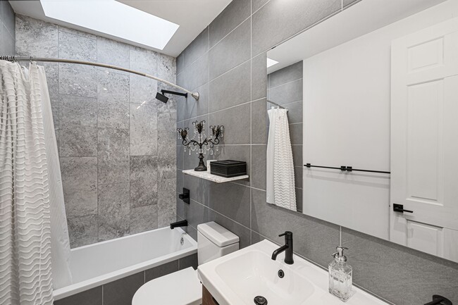 Building Photo - 276 Halsey St