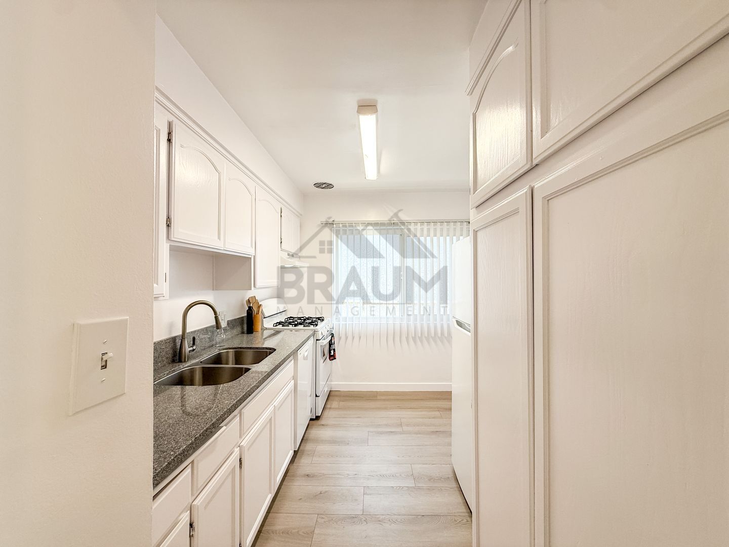 Building Photo - 5433 Sepulveda Blvd