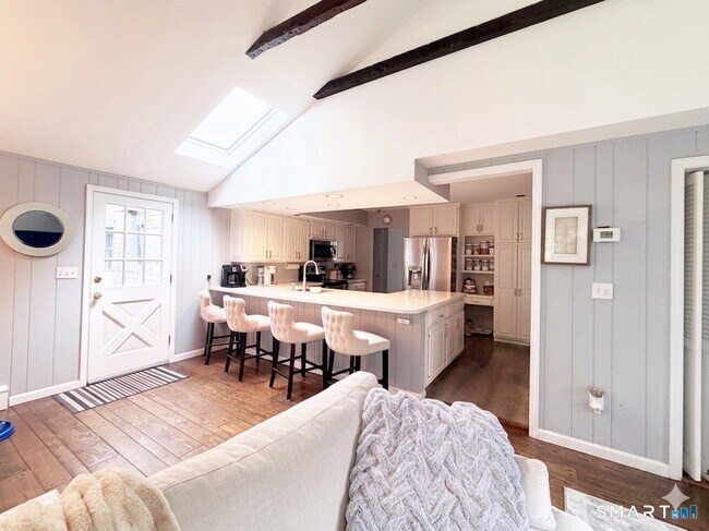 Building Photo - 4 Cranbury Woods Rd