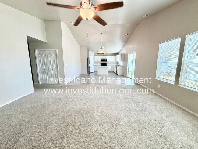 Building Photo - Spacious 4 Bed 2 Bath Home in Kuna