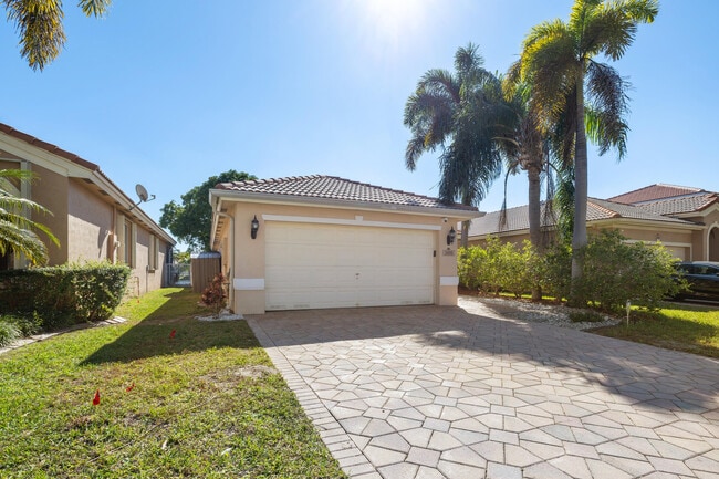 Building Photo - 3800 Woodfield Dr