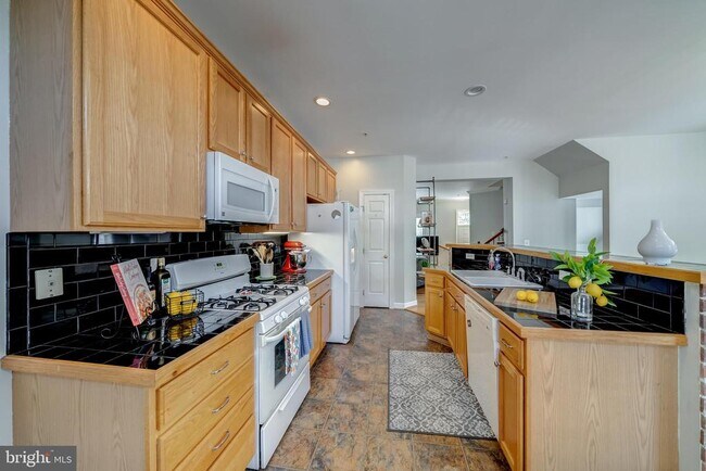 Building Photo - 921 Harrison Cir