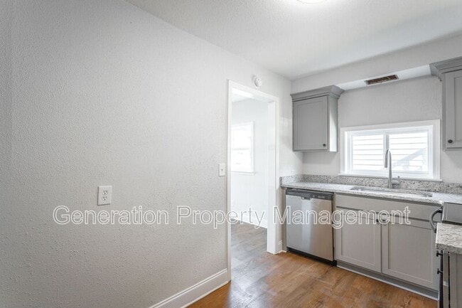 Building Photo - 1902 S Watkins St