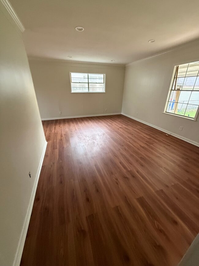 Building Photo - 117 Preston Ave