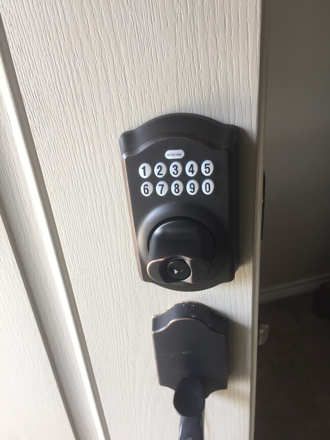 keyless entry - 500 Longhorn Dr