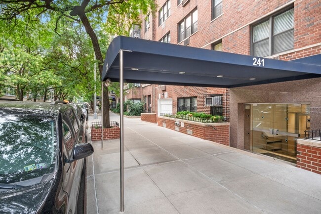 Building Photo - 241 E 76th St