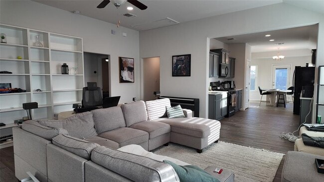 Building Photo - 5659 Sabbia Dr