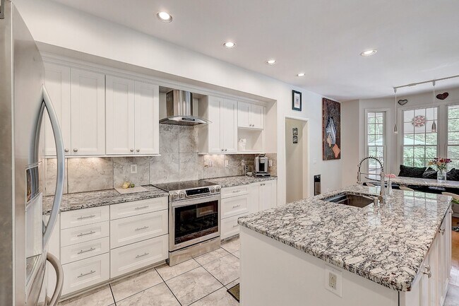 Building Photo - 8745 Old Charlotte Pike