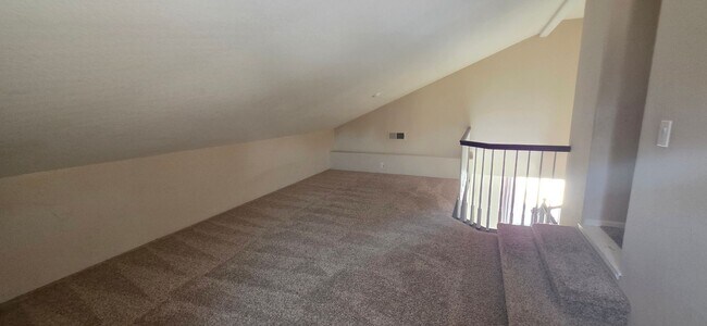 Building Photo - Lovely Home in Desirable Golf Course Commu...