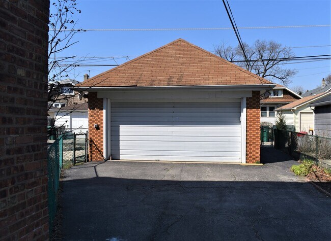 Building Photo - 1628 Gunderson Ave