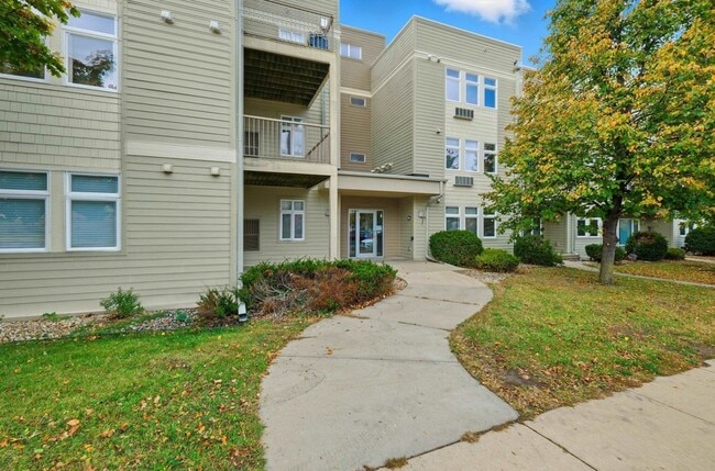 Building Photo - 8206 Starr Grass Dr