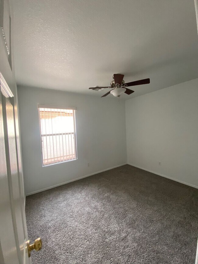Building Photo - Single level home in Gilbert