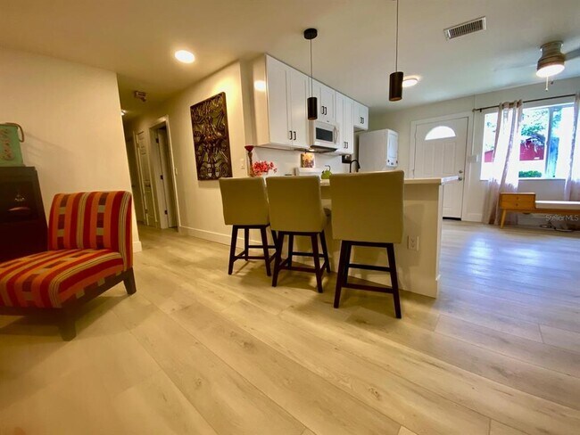 Building Photo - 415 Mapleway