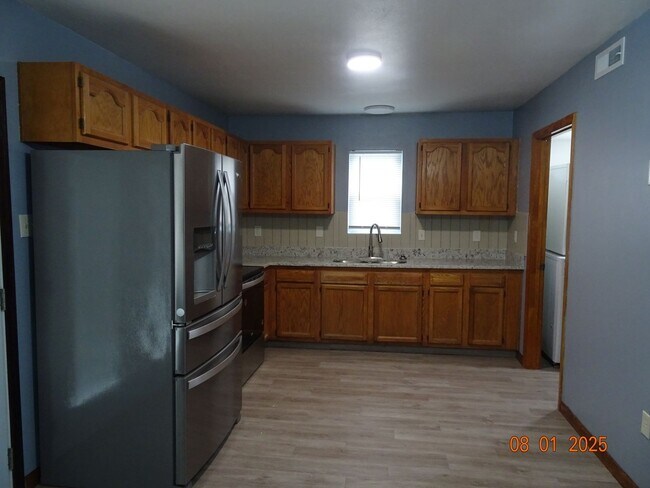 Building Photo - 3 Bedroom, 1.5 Bath Duplex in Hampton for ...