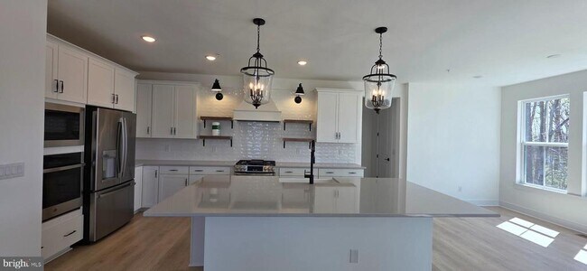 Building Photo - 1152 Broad Lk Dr