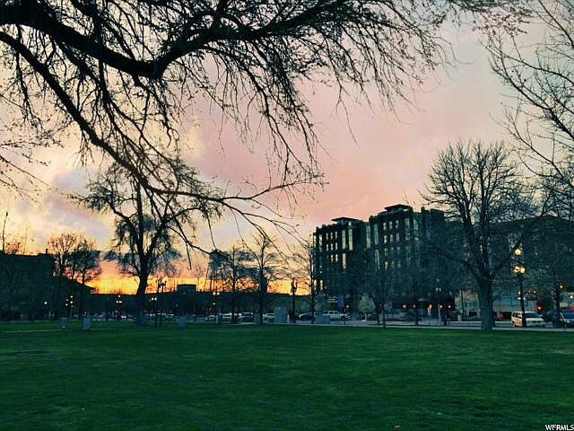 Building Photo - 360 Broadway