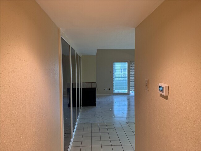 Building Photo - 14777 Wunderlich Dr