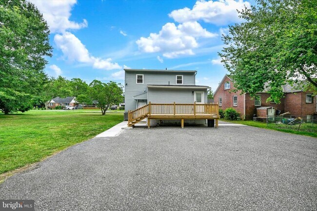 Building Photo - 1806 Middleborough Rd