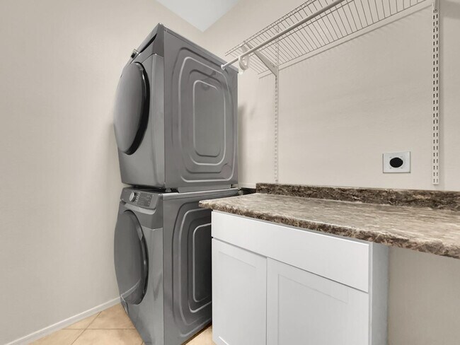 Building Photo - 261 N Nash Way