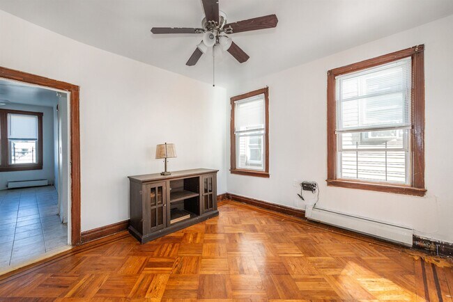 Building Photo - 46 Spruce St