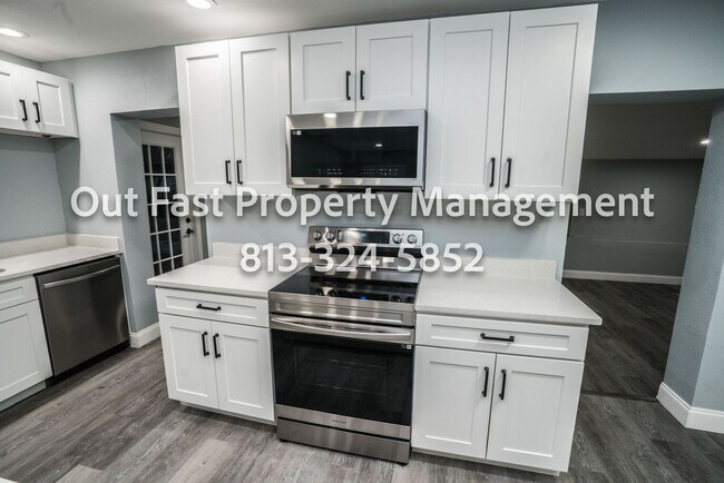 Building Photo - Bright Corner-Lot Home Near Bayshore and City Conveniences