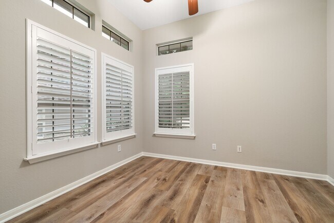 Building Photo - 151 E Greenhill Terrace Pl