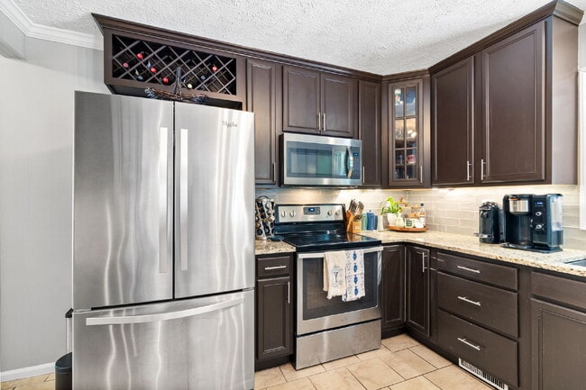 Building Photo - Spacious 4-Bedroom Haven with 3 Full Baths...