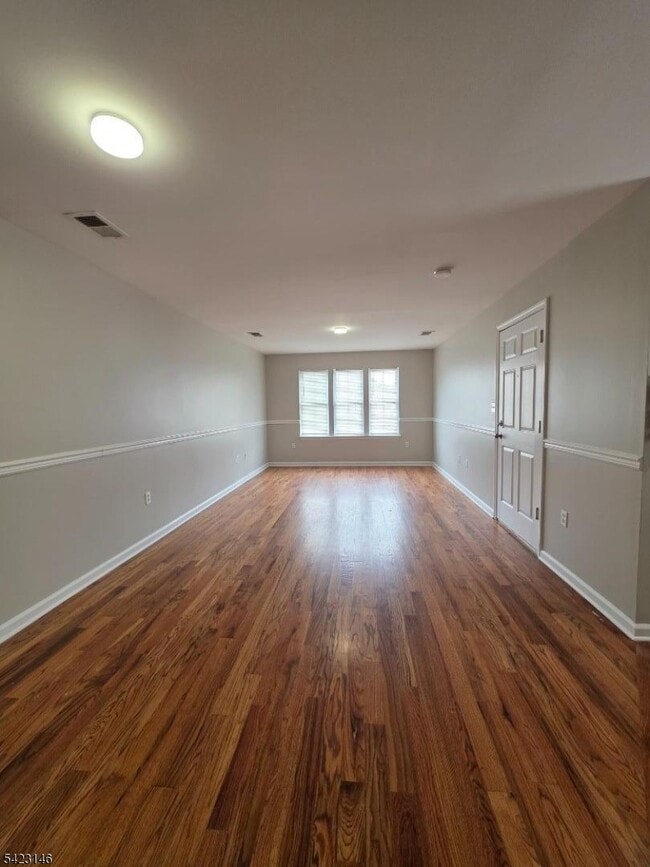 Building Photo - 290 Sussex Ave