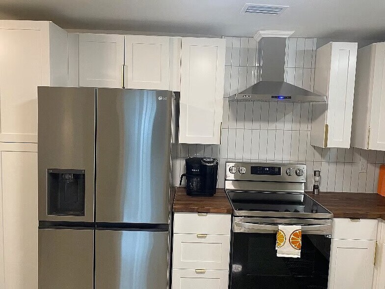 Building Photo - 1205 E 24th Ave