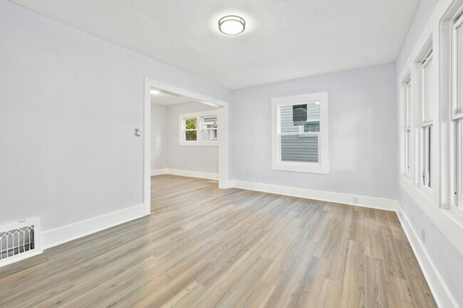 Building Photo - 3701 Leybourn Ave