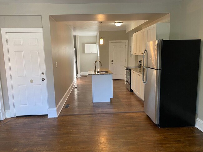 Building Photo - 528 E King St