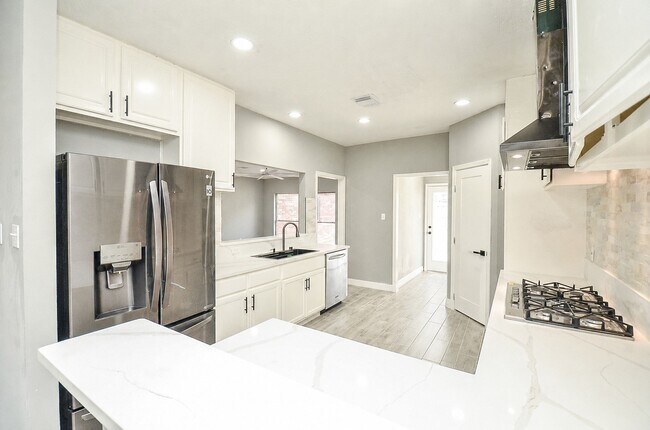 Building Photo - 9211 Abbey Chase Ln